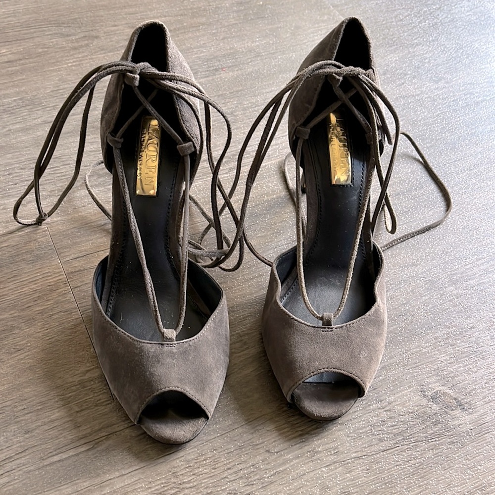 Grey Ralph Lauren 7.5 ankle tie sandals worn only once elegant and classic
